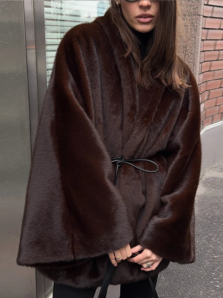 Manteau ceinturé en fausse fourrure – Chocolate Muse